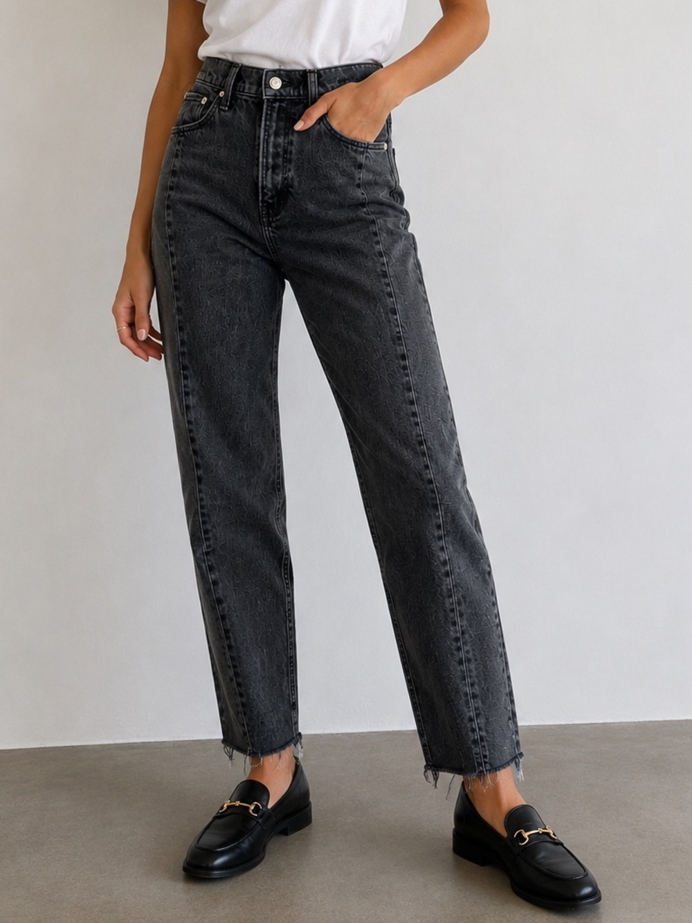 Abercrombie & Fitch Mom High Rise Jeans 25 Black Acid Wash Straight Raw Hem